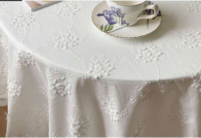 TOVAGLIA BIANCA IN PIZZO STILE FRANCESE IN COTONE CON RICAMI 140X220